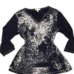 Chic Black and White Women's Long Sleeve Top